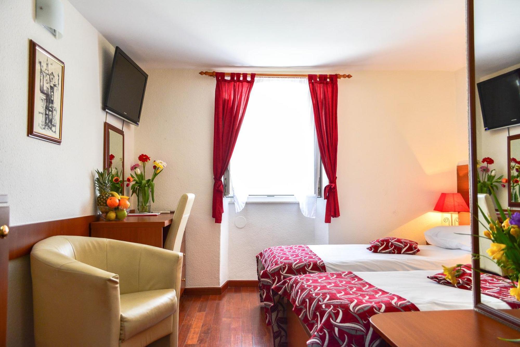 Hotel Kastel 1700 سبليت الغرفة الصورة