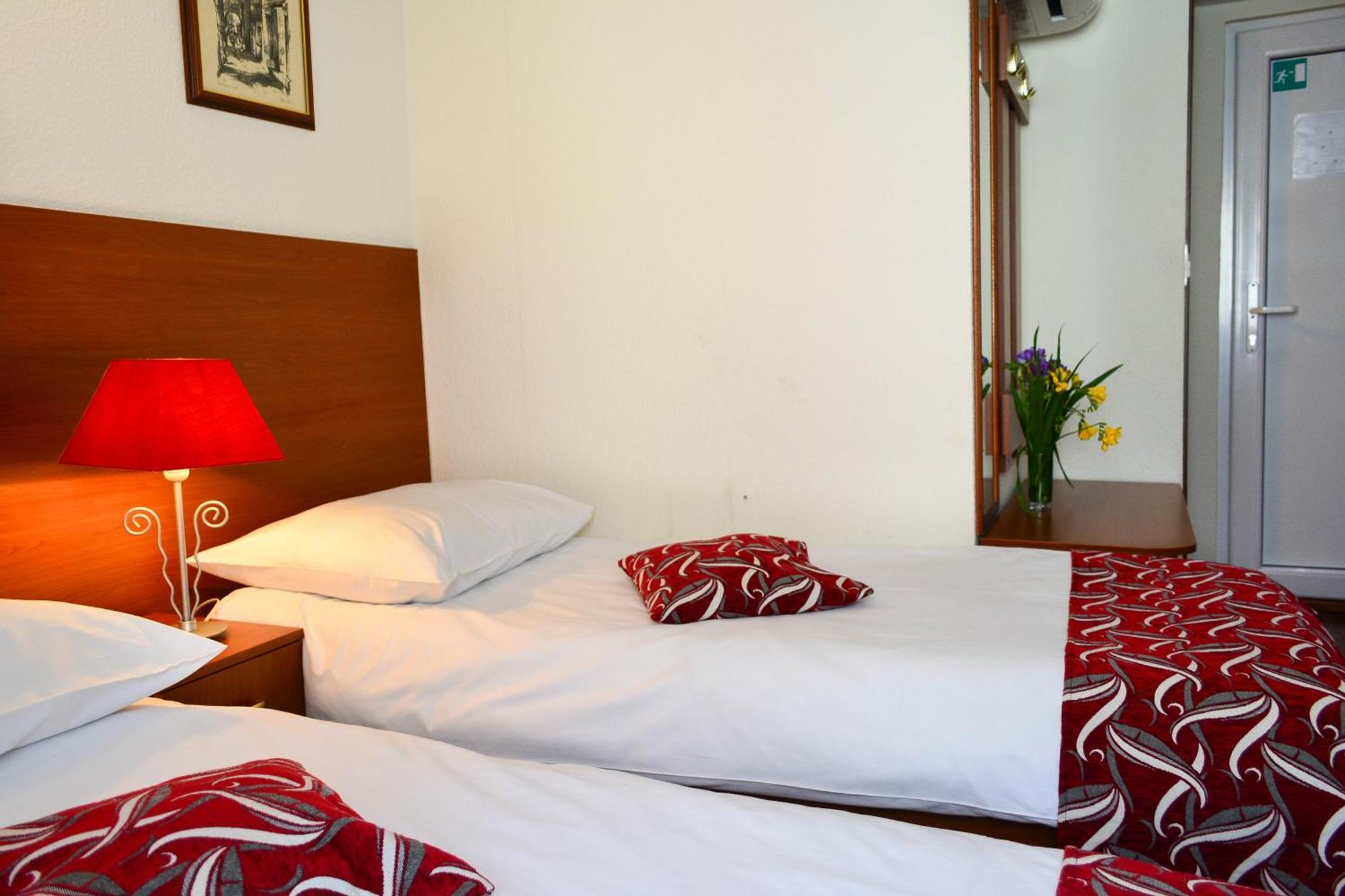 Hotel Kastel 1700 سبليت الغرفة الصورة